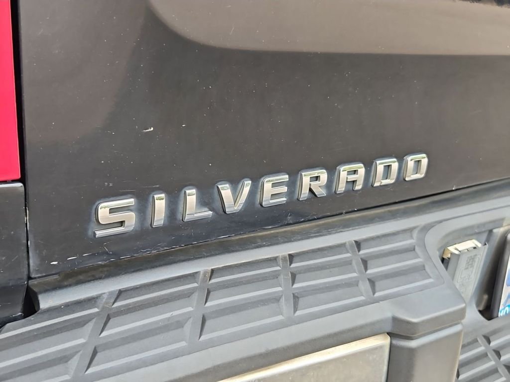 Used 2008 Black Chevrolet LT image 25