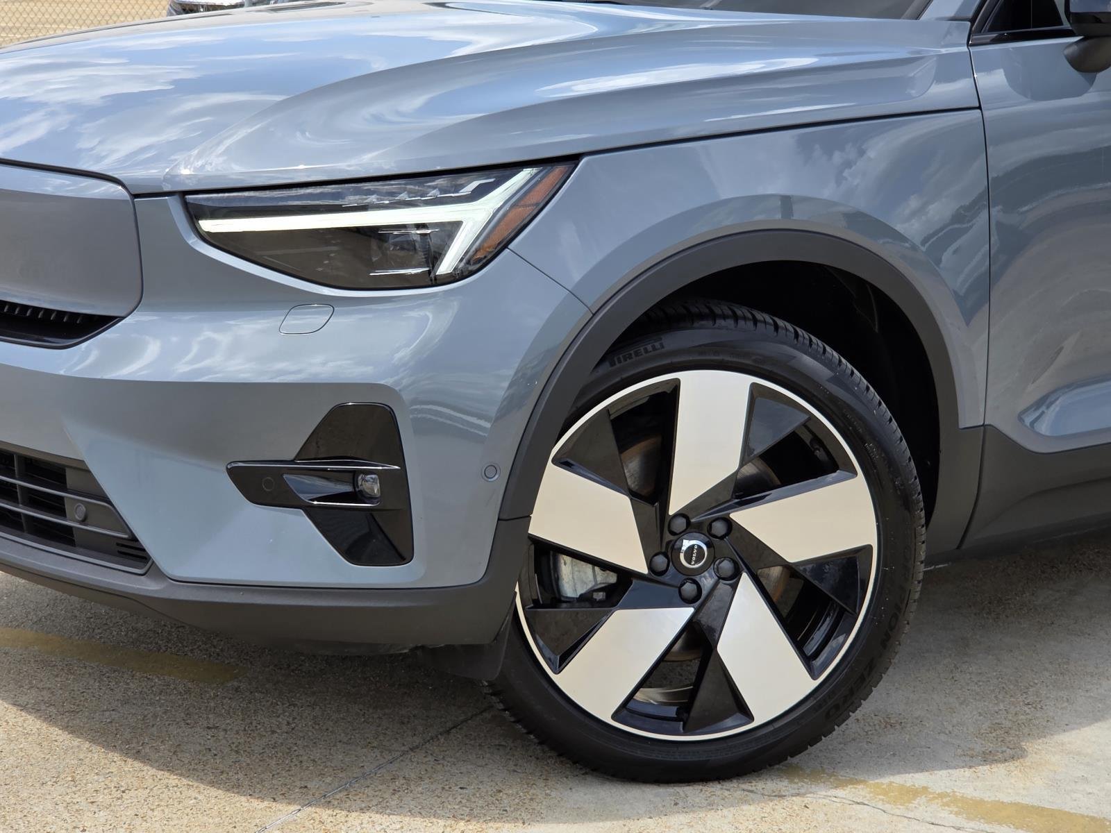 Used 2023 Thunder Gray Metallic Volvo Ultimate image 6