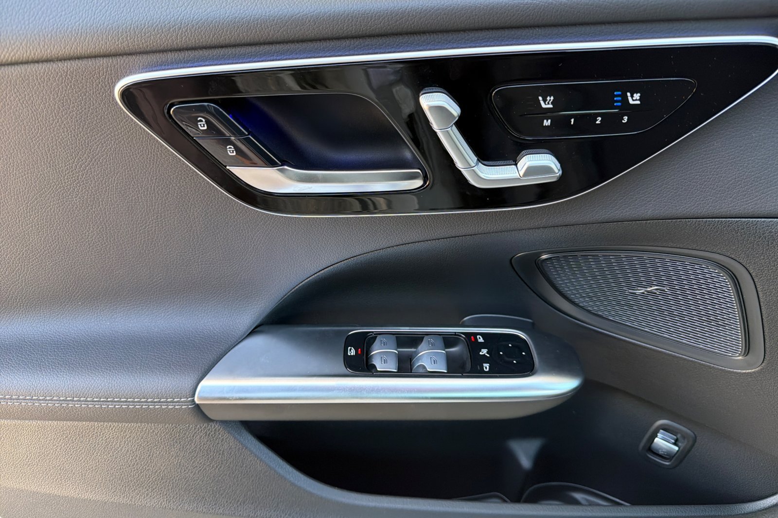 New 2026 MANUFAKTUR Alpine Grey Mercedes-Benz C 300 image 23