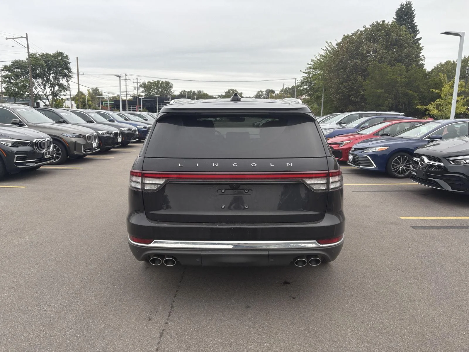 Used 2025 Infinite Black Metallic Clearcoat Lincoln Reserve image 6