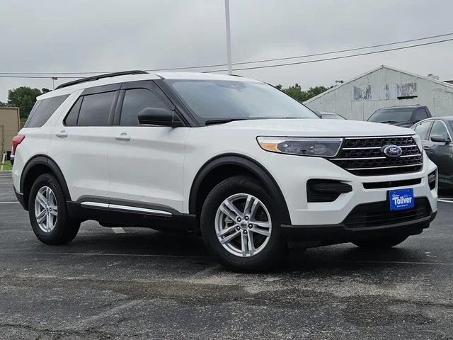 Used 2024 White Metallic Ford XLT image 2