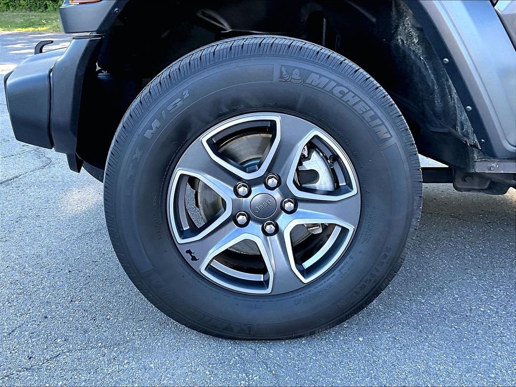 Used 2023 Granite Crystal Metallic Clearcoat Jeep Sport S image 7