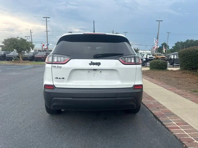 Used 2023 White Jeep Altitude image 8