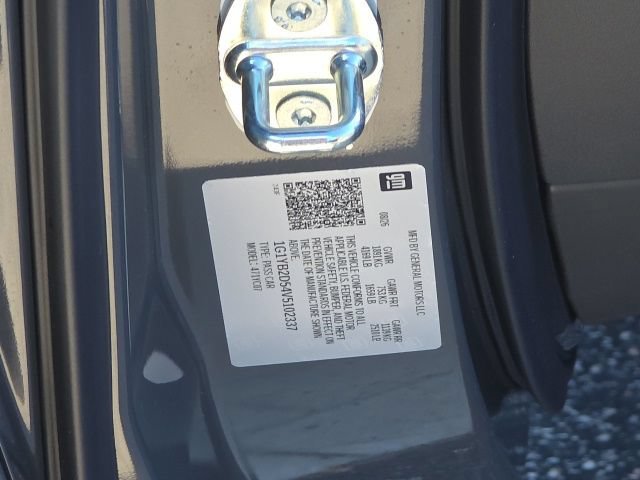 New 2027 Pitch Gray Metallic Chevrolet 2LT image 10