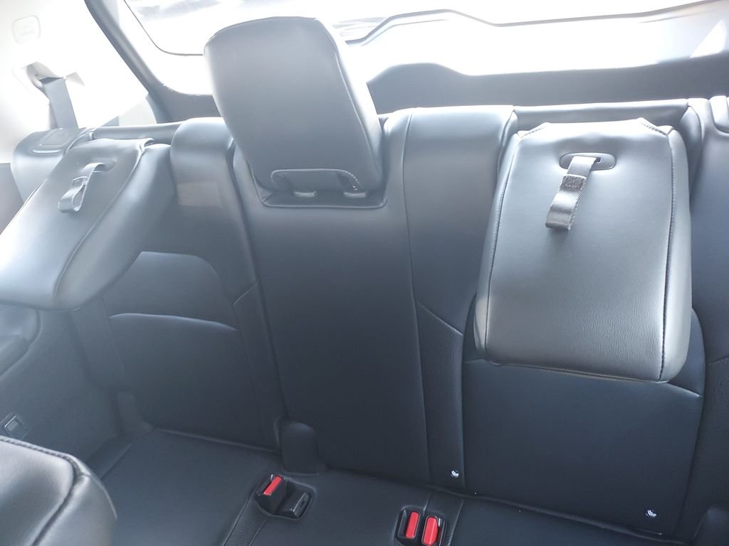 Used 2022 Red Nissan SL image 26