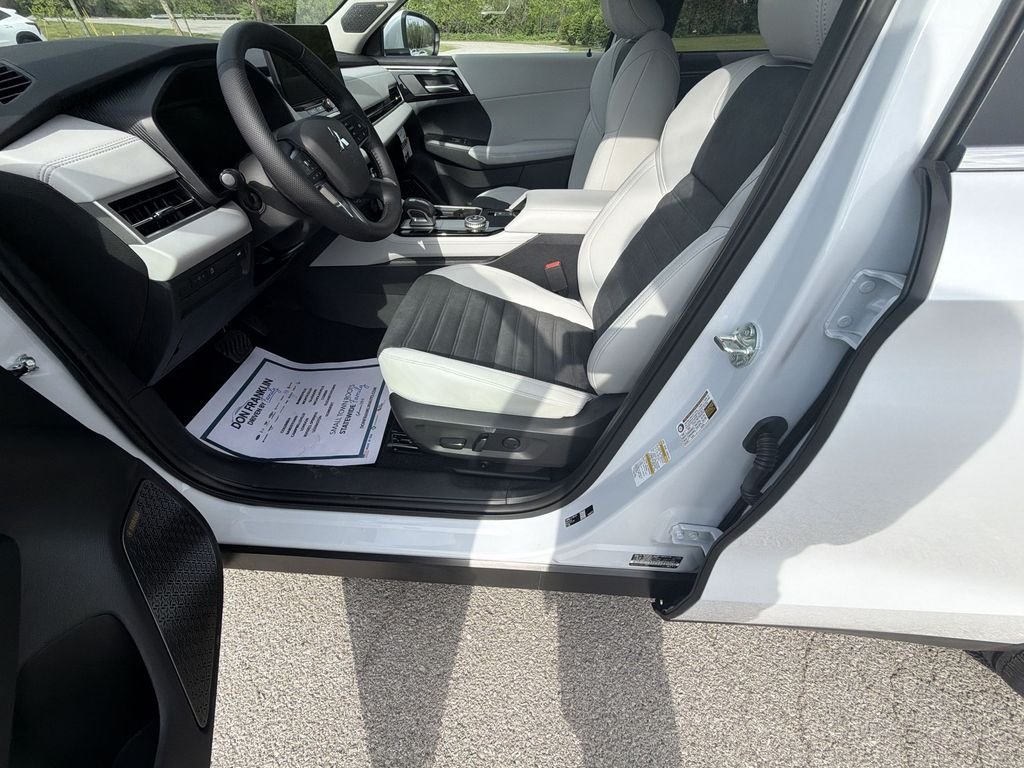 New 2026 White Mitsubishi SE image 12