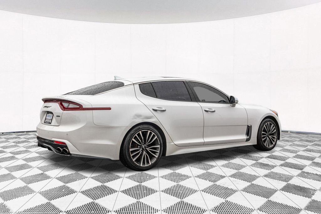 Used 2018 White Kia Premium image 10