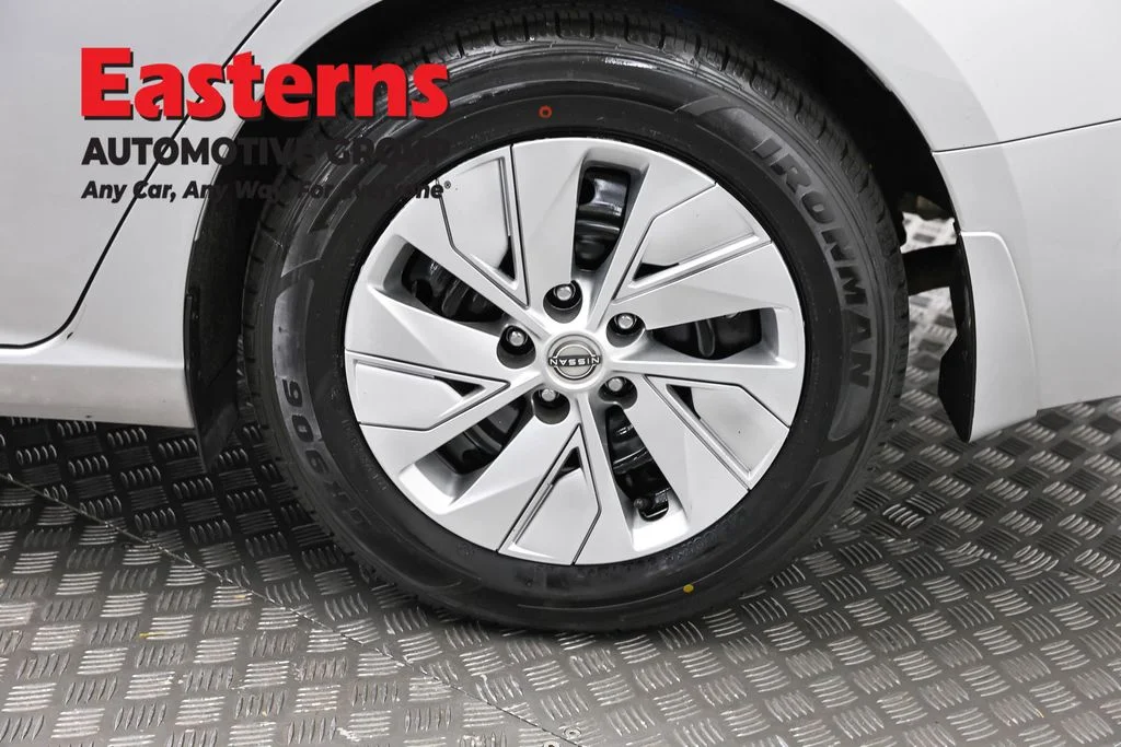 Used 2023 Silver Nissan 2.5 S image 32