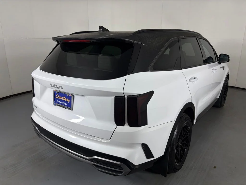 Used 2022 White Kia S image 8
