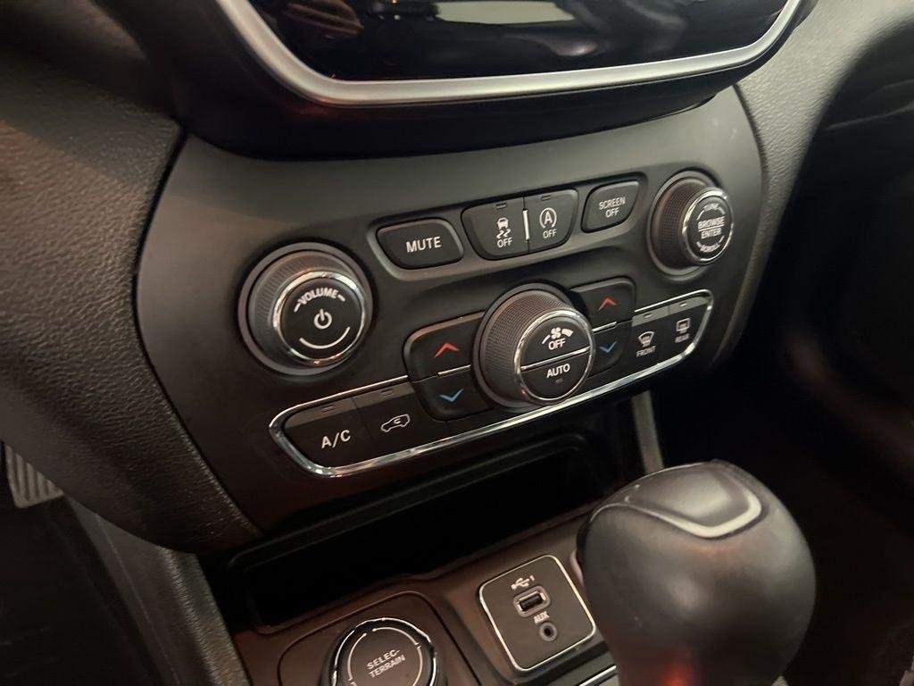 Used 2021 Velvet Red Pearlcoat Jeep Limited image 28