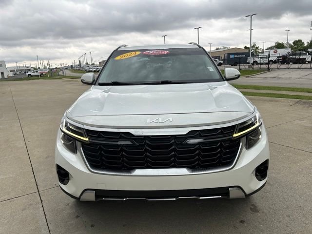 Used 2024 White Kia S image 3