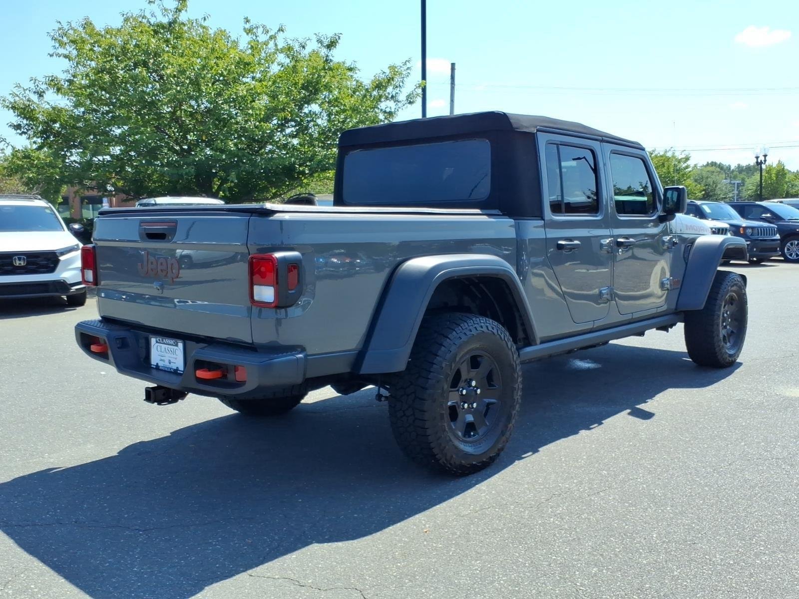 Used 2022 Sting-Gray Clearcoat Jeep Mojave image 2