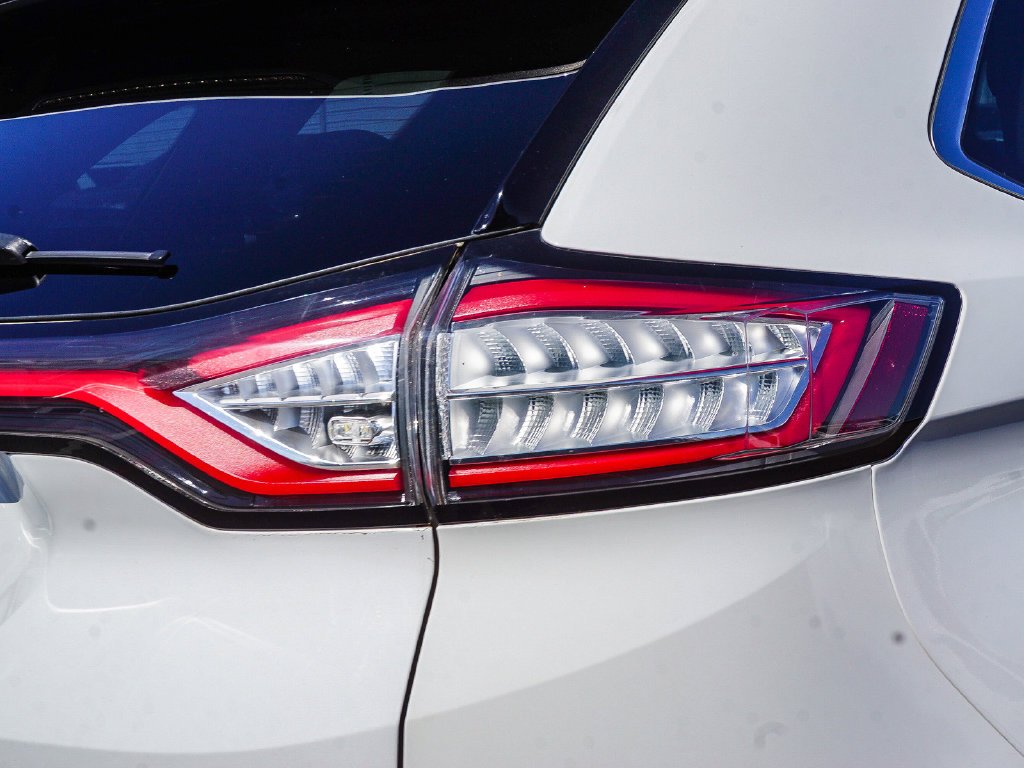 Used 2018 Oxford White Ford SEL image 7