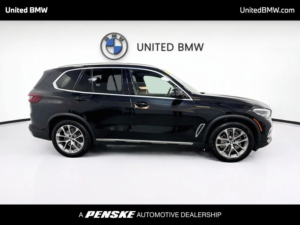 Used 2021 Black Sapphire Metallic BMW xDrive40i image 4