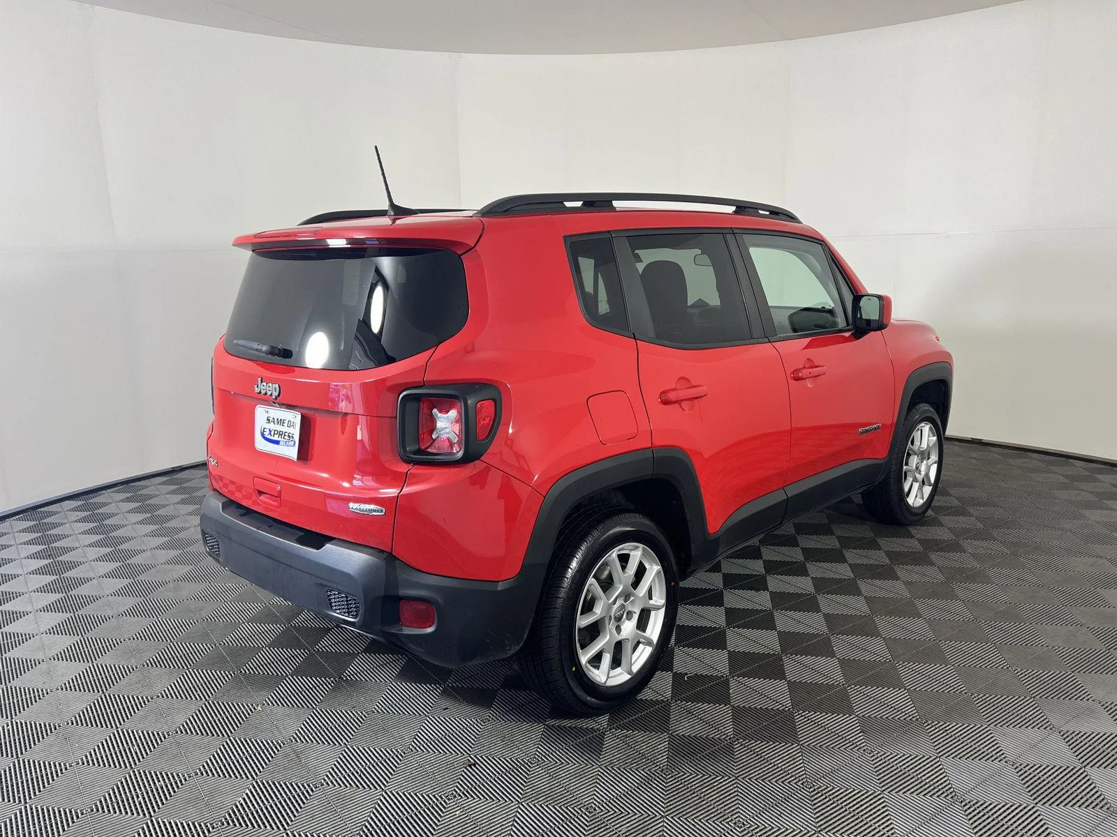 Used 2020 Colorado Red Clearcoat Jeep Latitude image 27