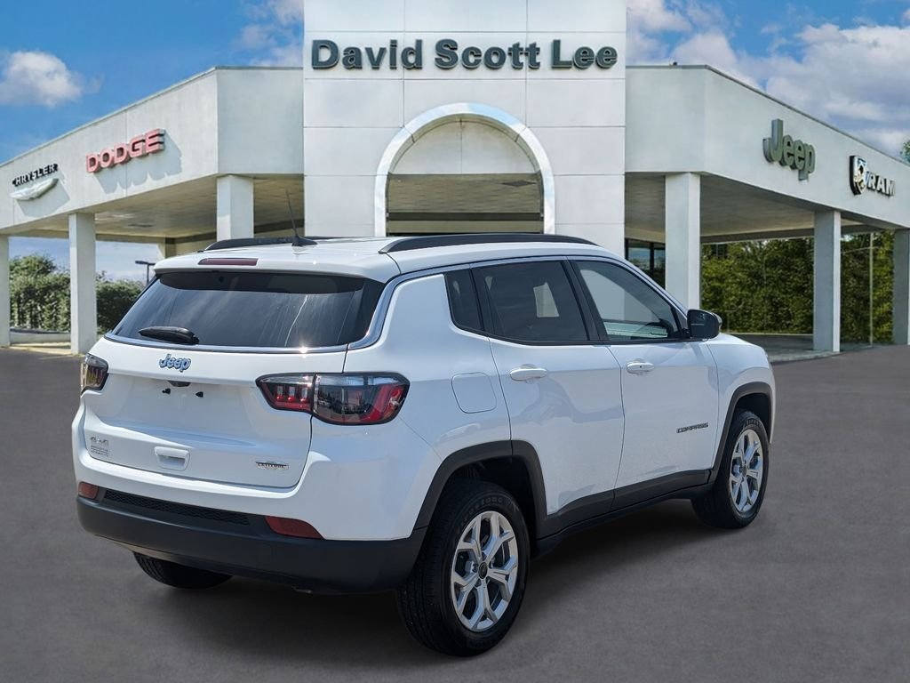 Used 2025 White Jeep Latitude image 6