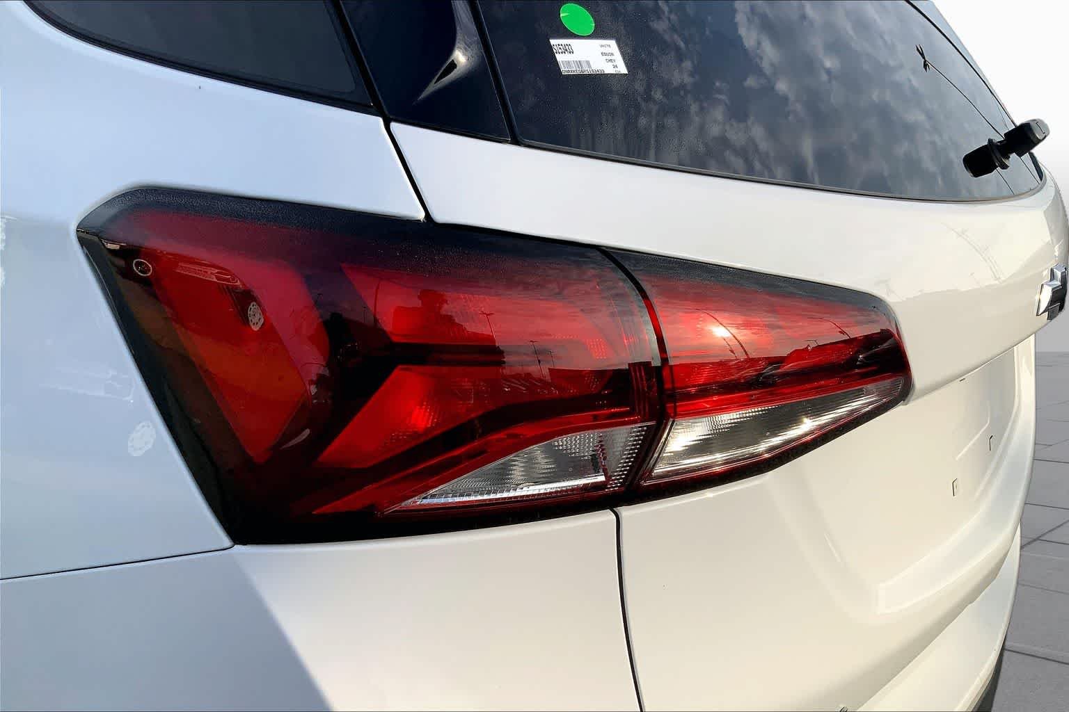 Used 2024 Summit White Chevrolet LT image 27