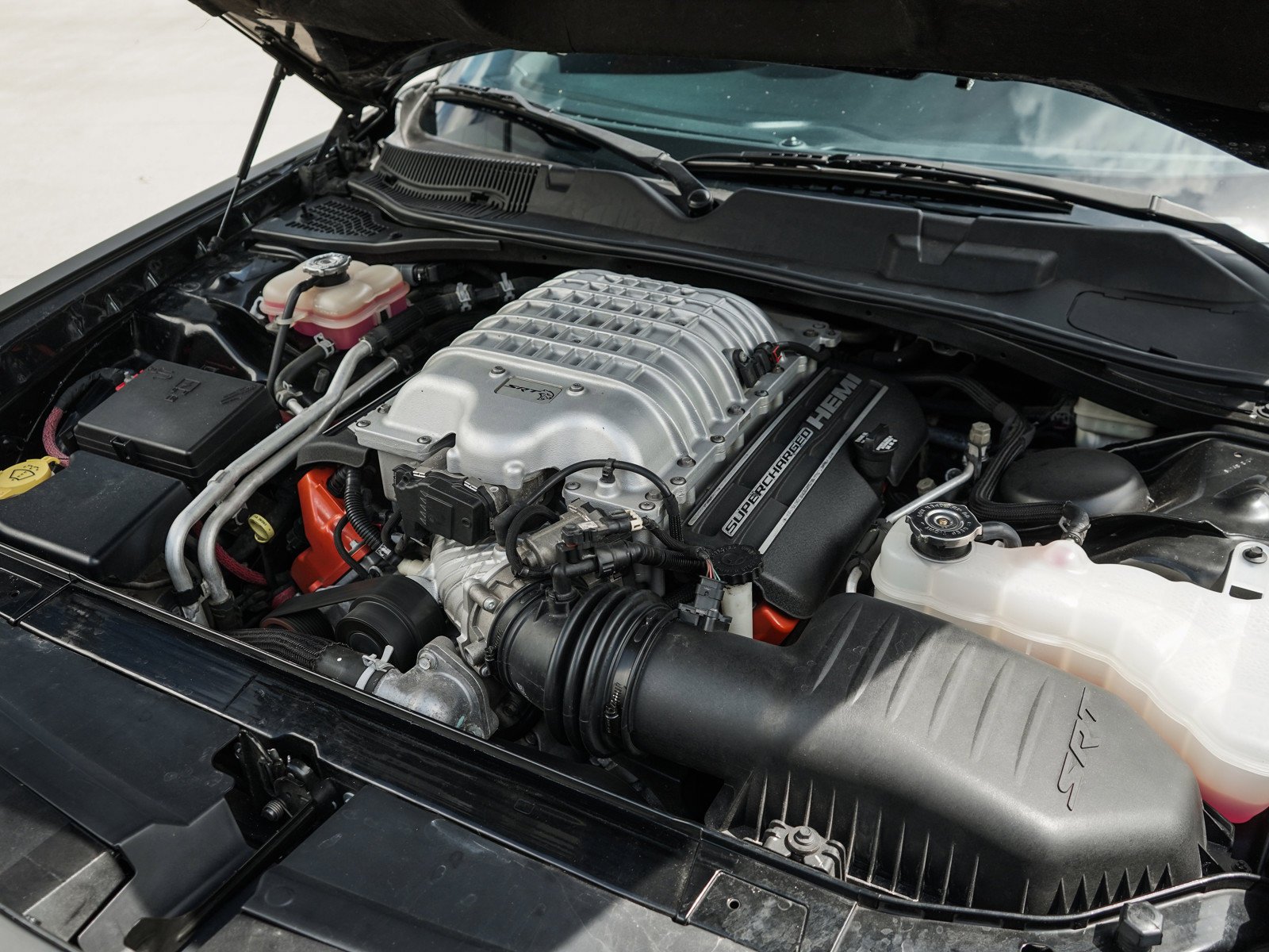 Used 2015 Phantom Black Tri-Coat Pearl Dodge SRT Hellcat image 27
