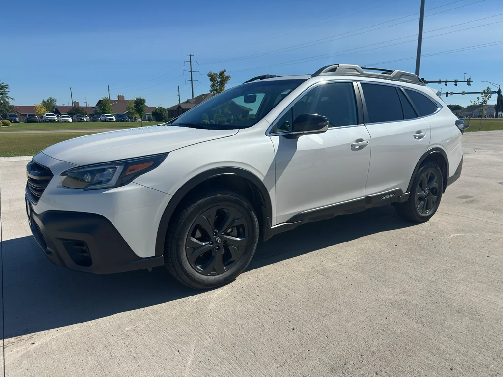Used 2021 Crystal White Pearl Subaru Onyx Edition XT image 2