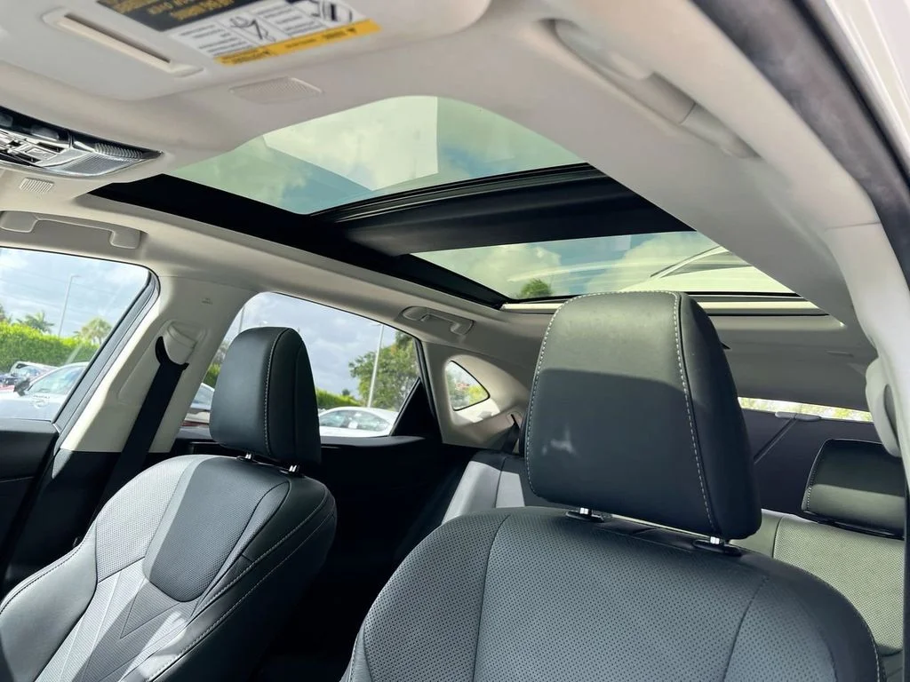 Used 2022 White Pearl Lexus 350 Luxury image 18