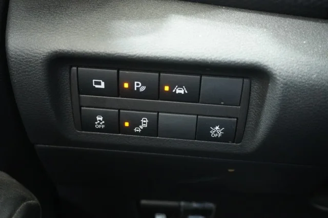 Used 2025  Nissan S image 18