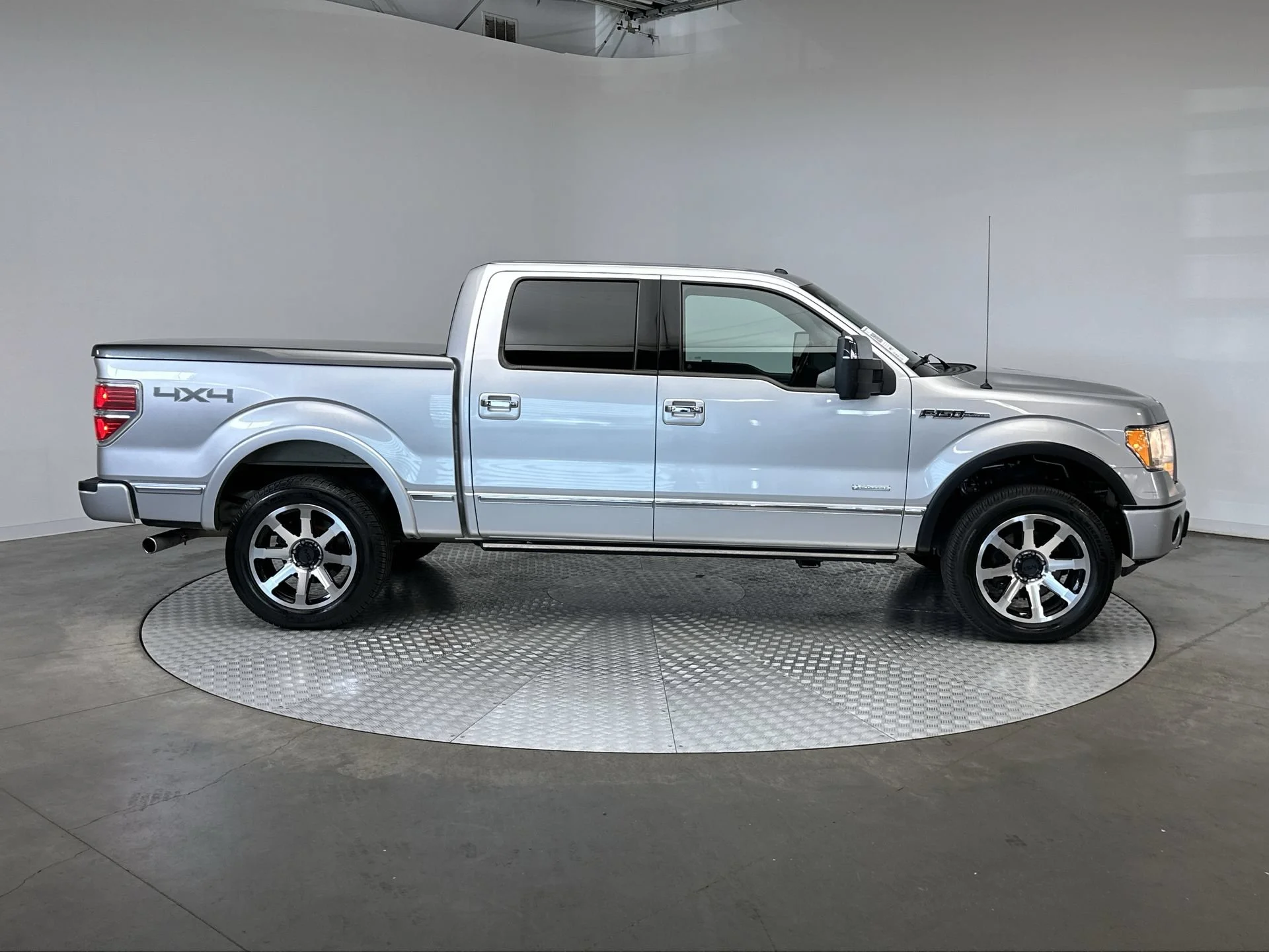 Used 2011 Ingot Silver Metallic Ford Platinum image 10