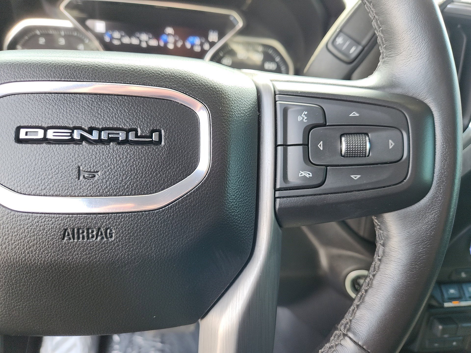 Used 2021 Hunter Metallic GMC Denali image 19