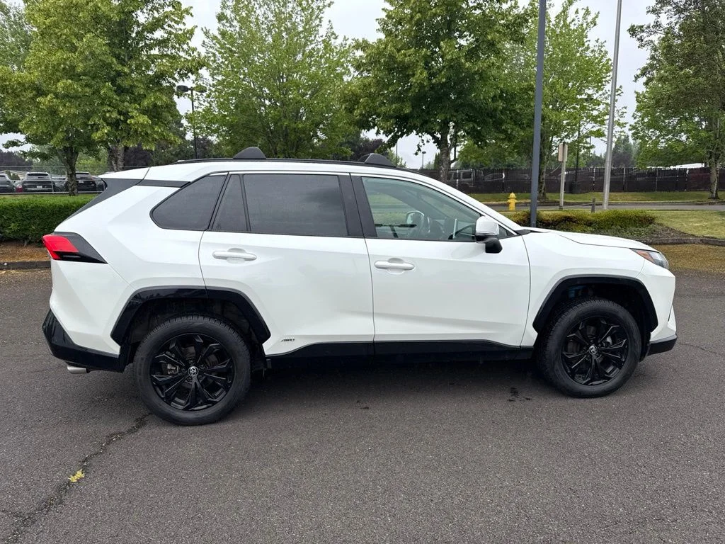 Used 2022 Blizzard Pearl Toyota SE image 8