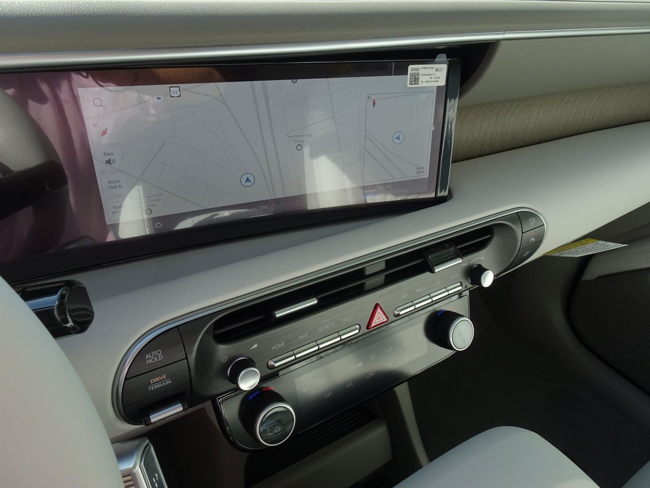 New 2027 Silver Hyundai SEL 7P image 17
