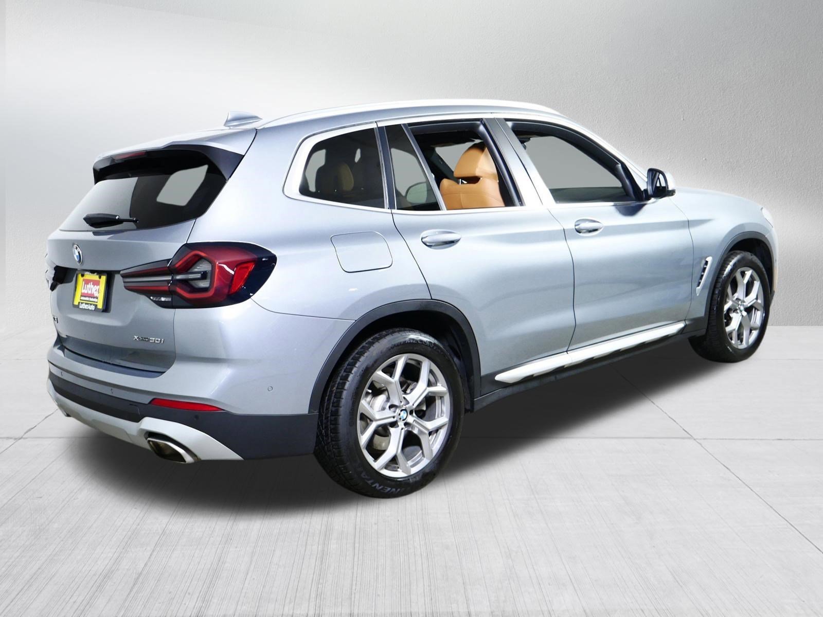 Used 2024 Skyscraper Grey Metallic BMW xDrive30i image 7