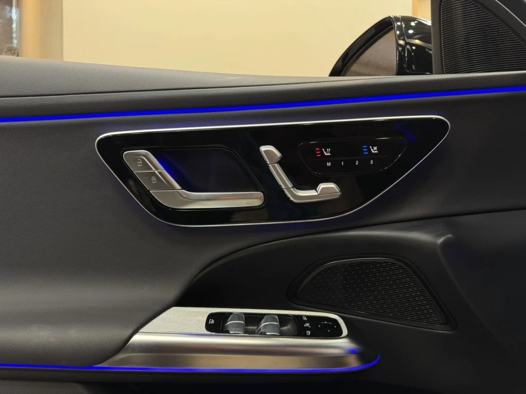 2025 Mercedes-Benz E-Class E350 - Photo 16
