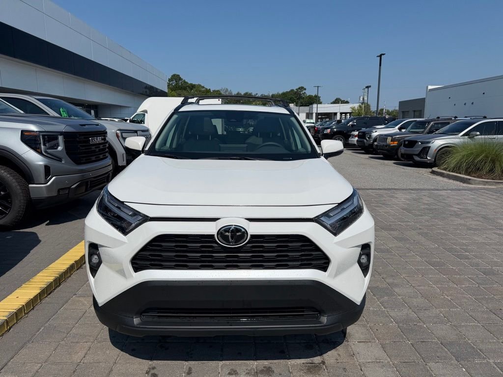 Used 2025 Pearl Toyota XLE Premium image 4