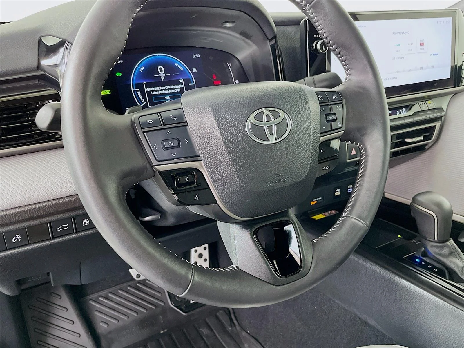 Used 2025 Ice Cap Toyota SE image 15