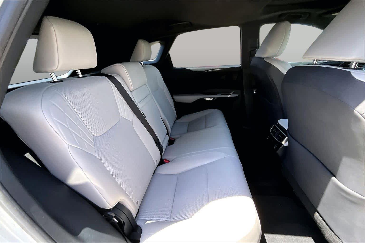 Used 2024 Eminent White Pearl Lexus Premium image 20
