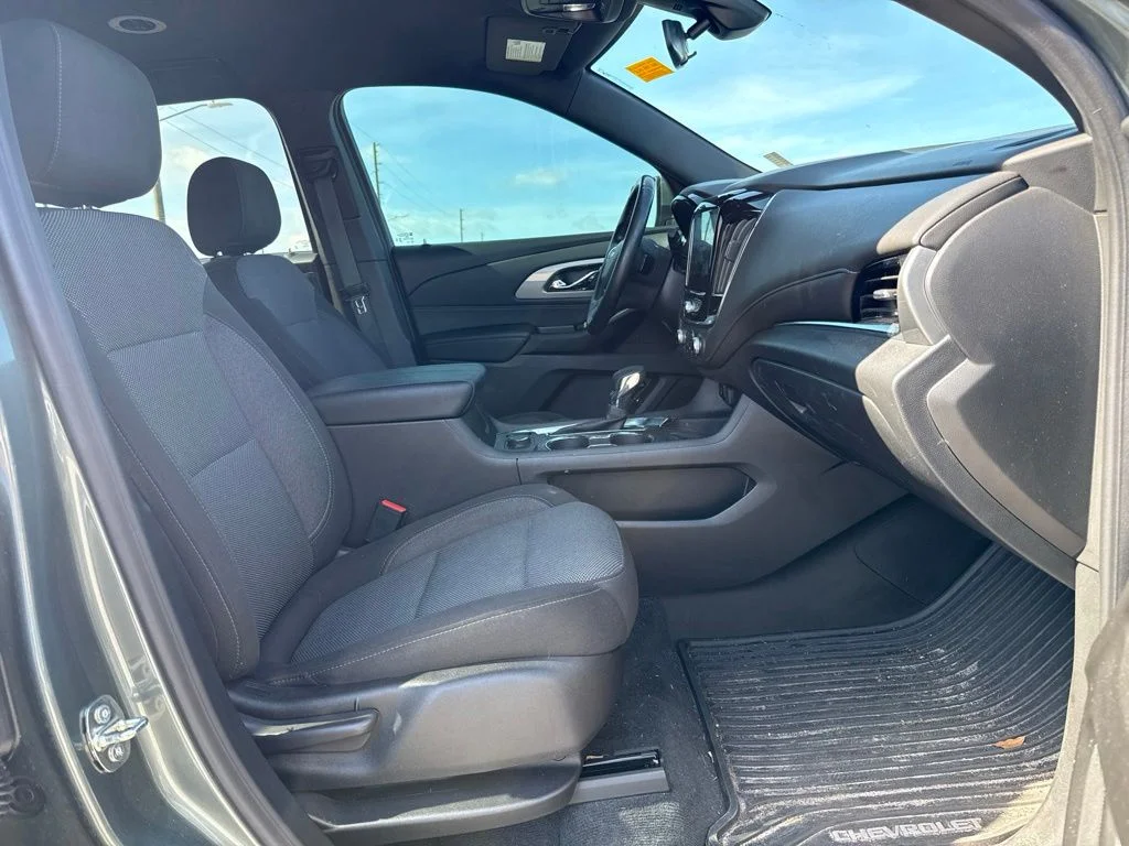 Used 2023 Silver Sage Chevrolet LT image 10