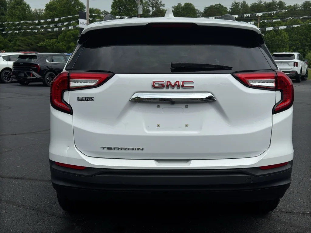 Used 2022 Summit White GMC SLE image 14
