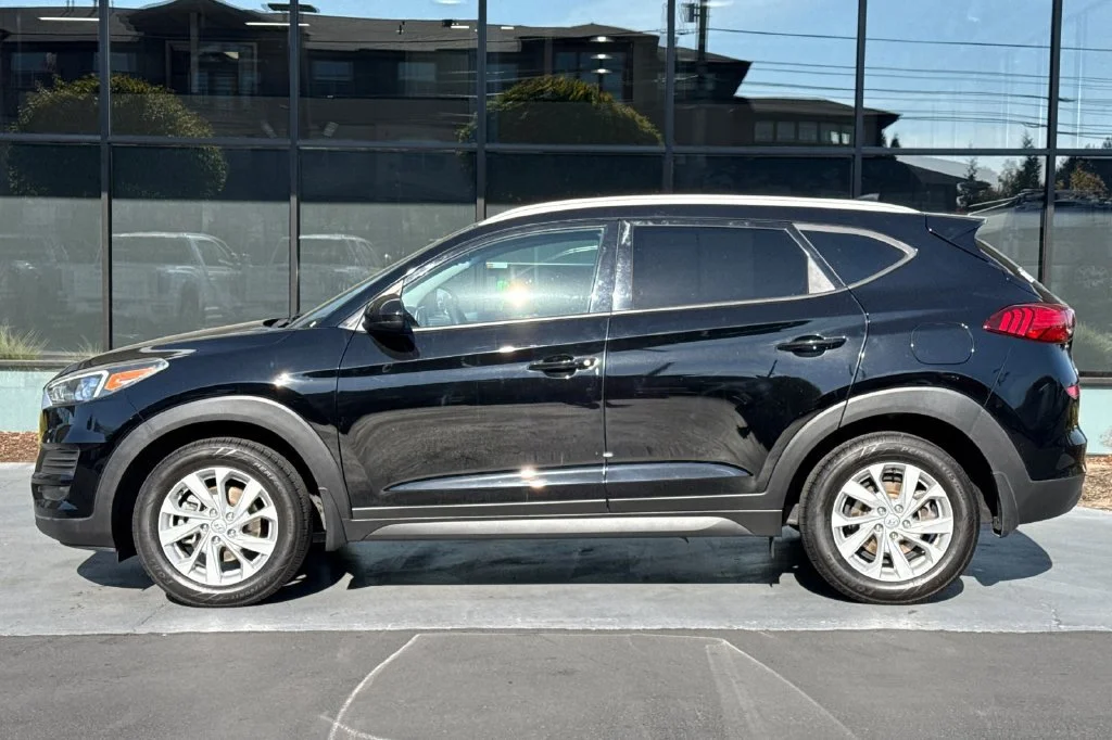 Used 2020 Noir Hyundai Value image 7