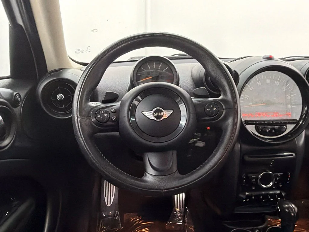 Used 2015 White MINI Base image 10