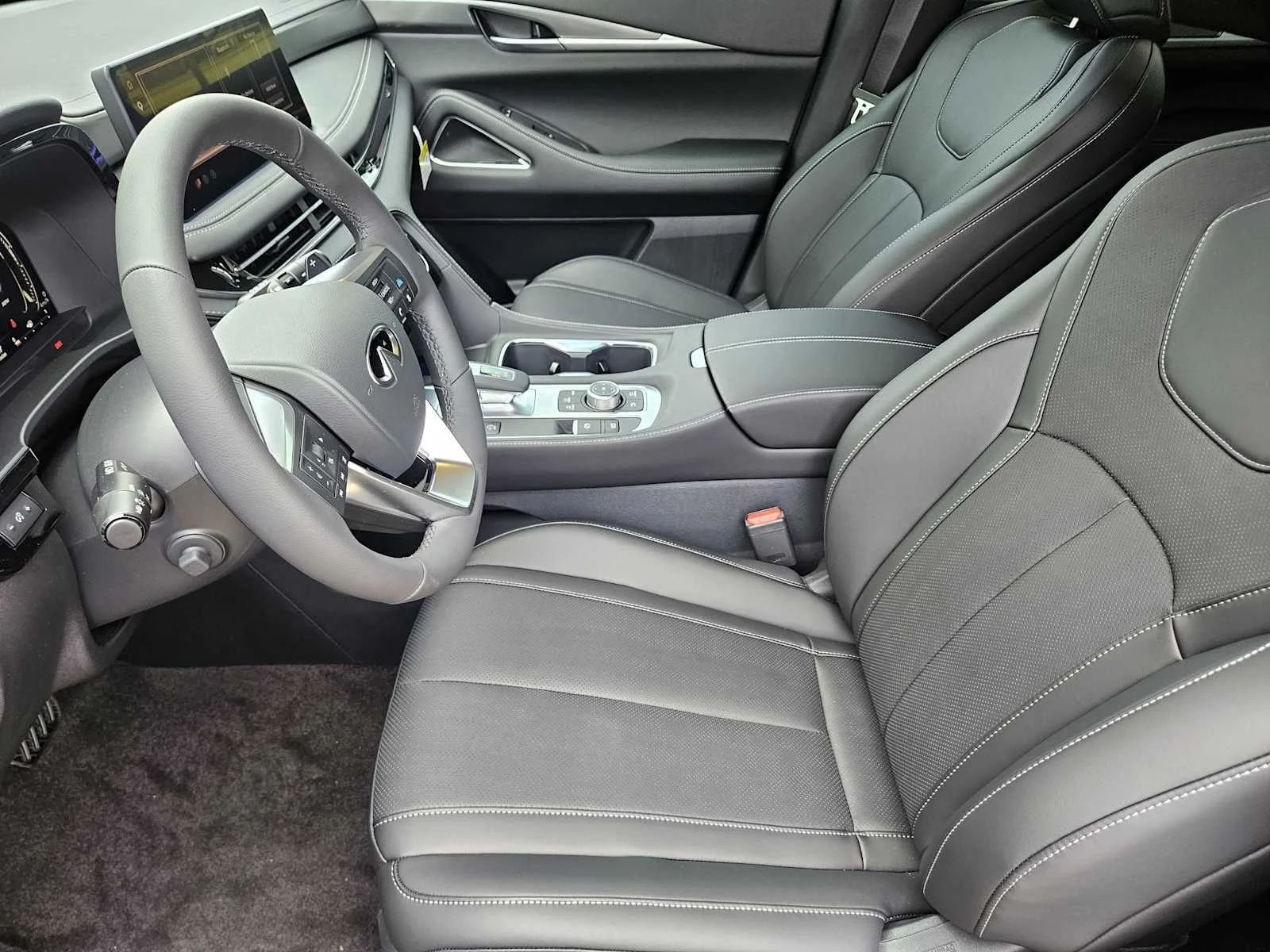 New 2027 MINERAL BLACK INFINITI Luxe FWD image 8