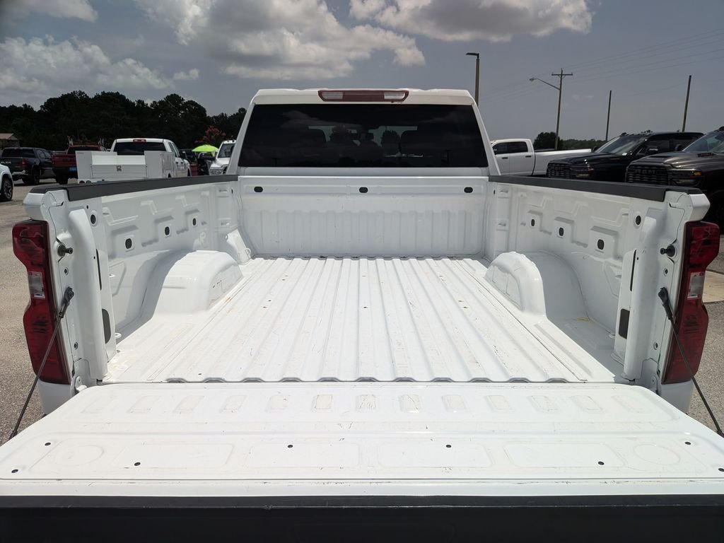 Used 2022 White Chevrolet Custom image 30