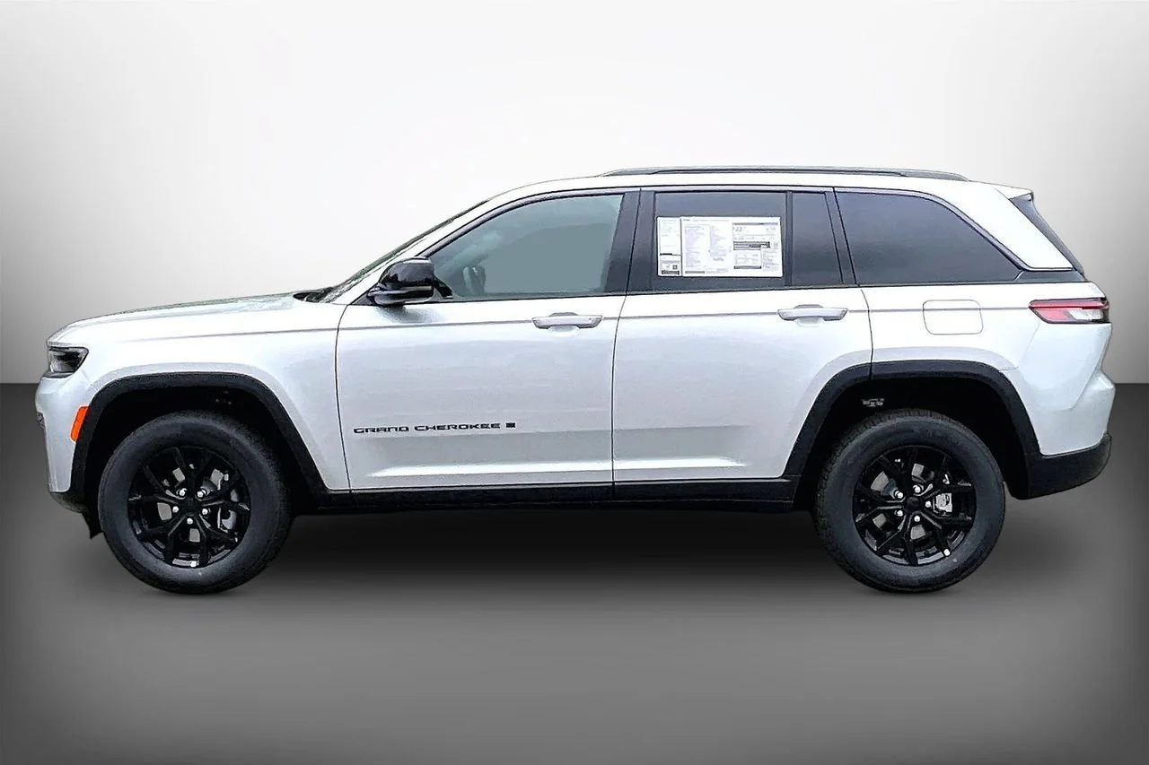 New 2026 Silver Zynith Jeep Altitude image 5