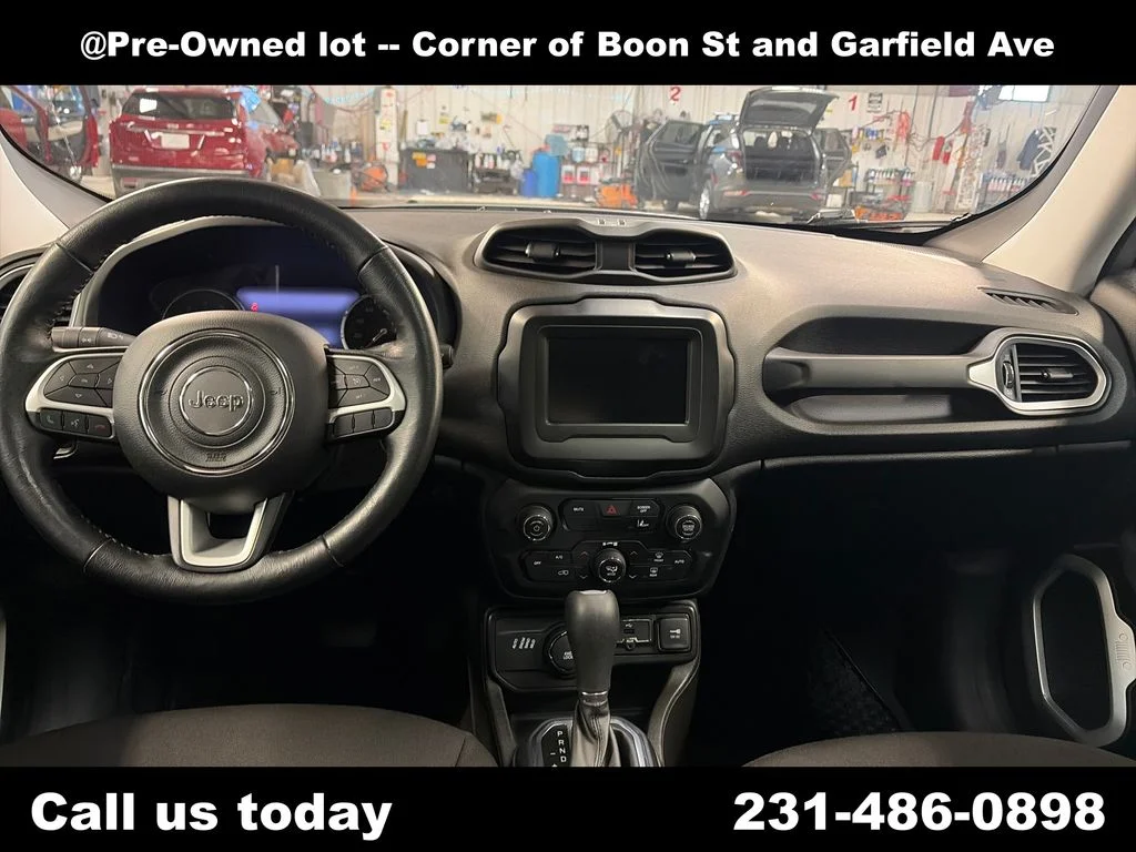 Used 2021 Silver Jeep Latitude image 18