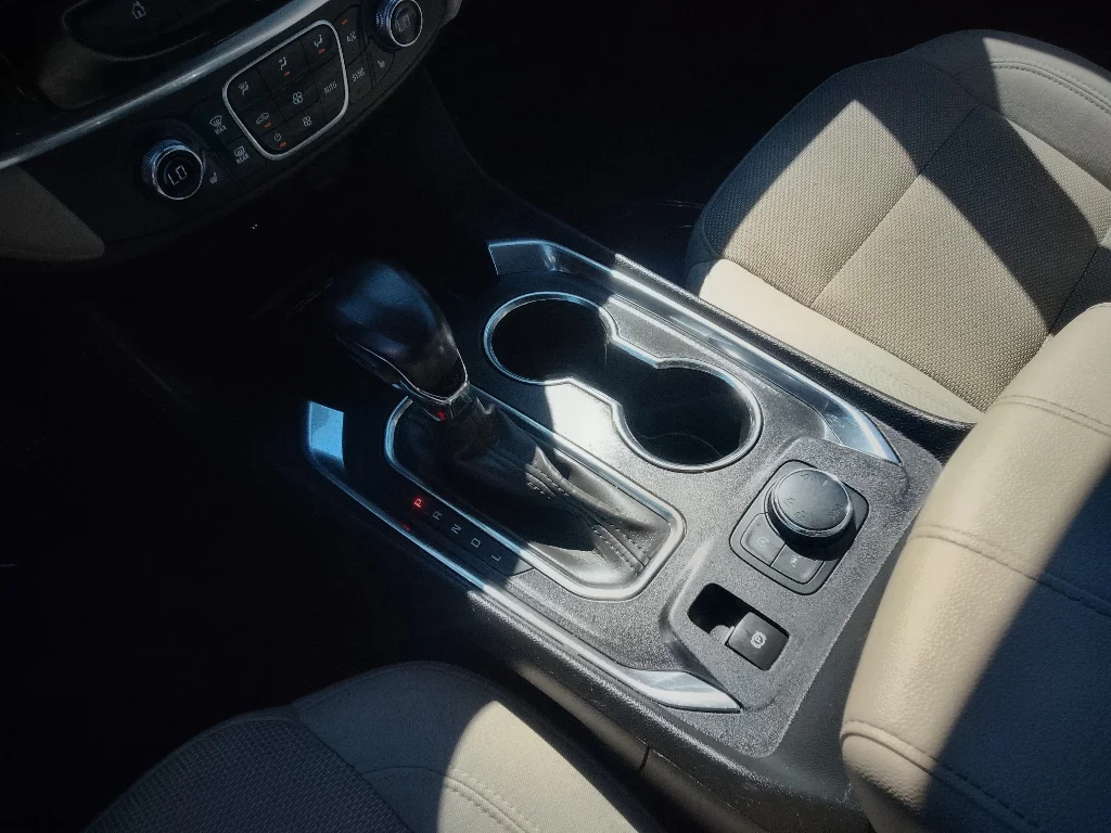 Used 2022 Mosaic Black Metallic Chevrolet LT Cloth image 18