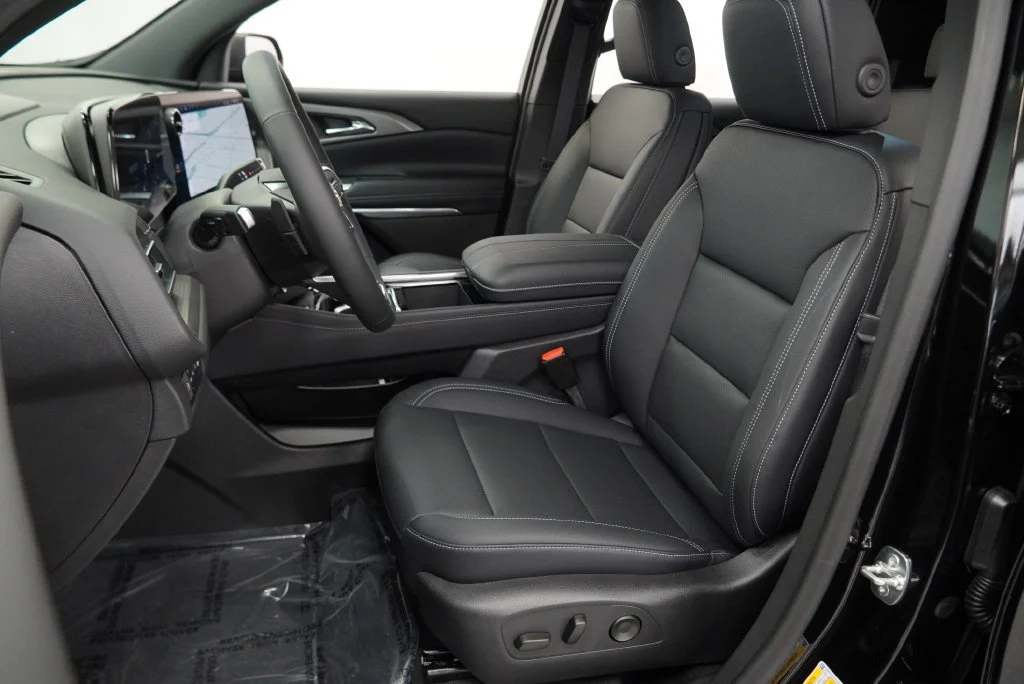 New 2027 Mosaic Black Metallic Chevrolet LT image 4