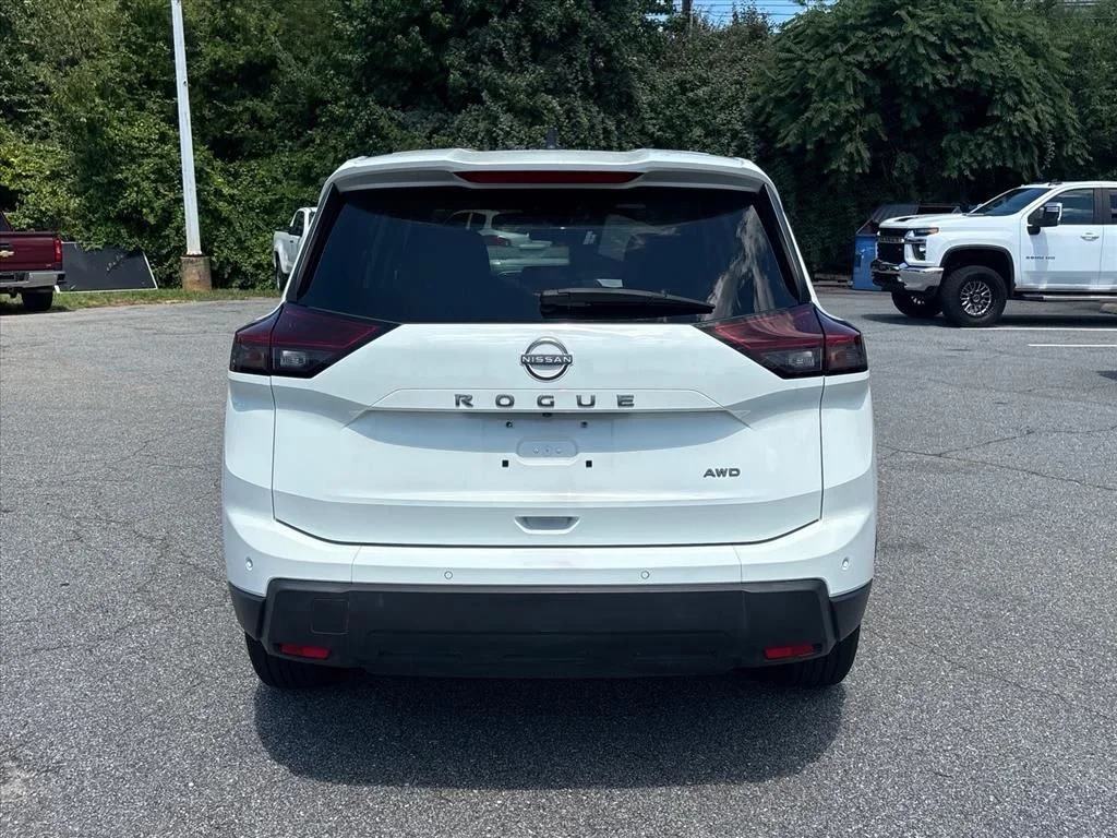 Used 2024 White Nissan S image 25