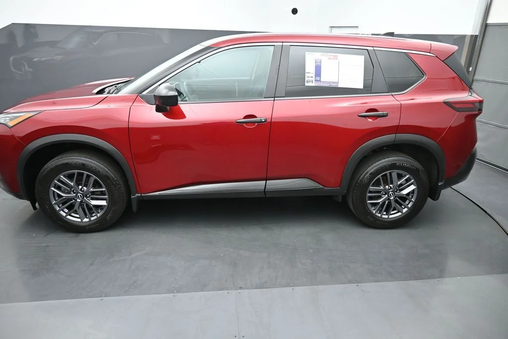 Used 2023 Red Nissan S image 14
