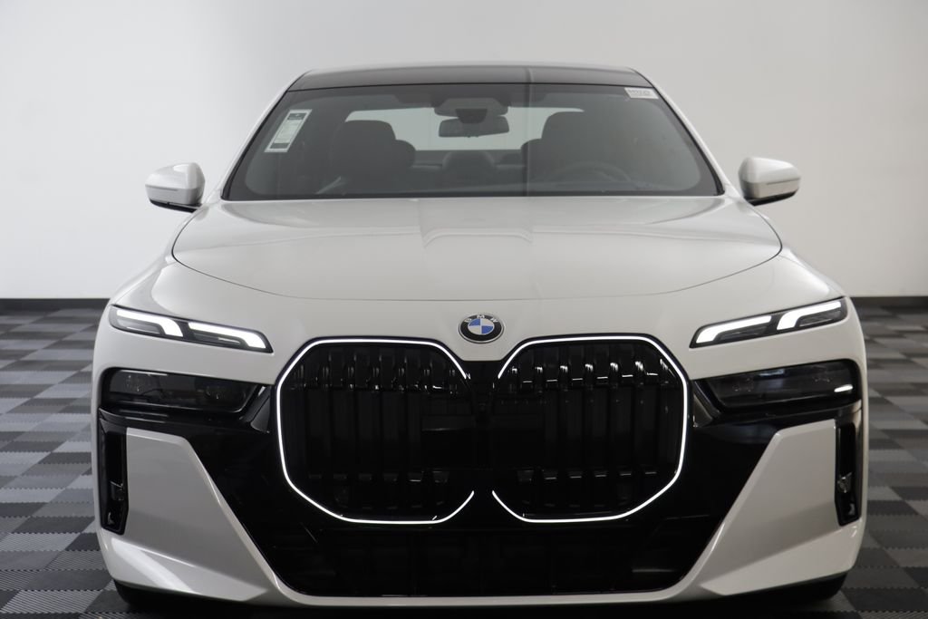 New 2026 Mineral White Metallic BMW 740i xDrive image 23