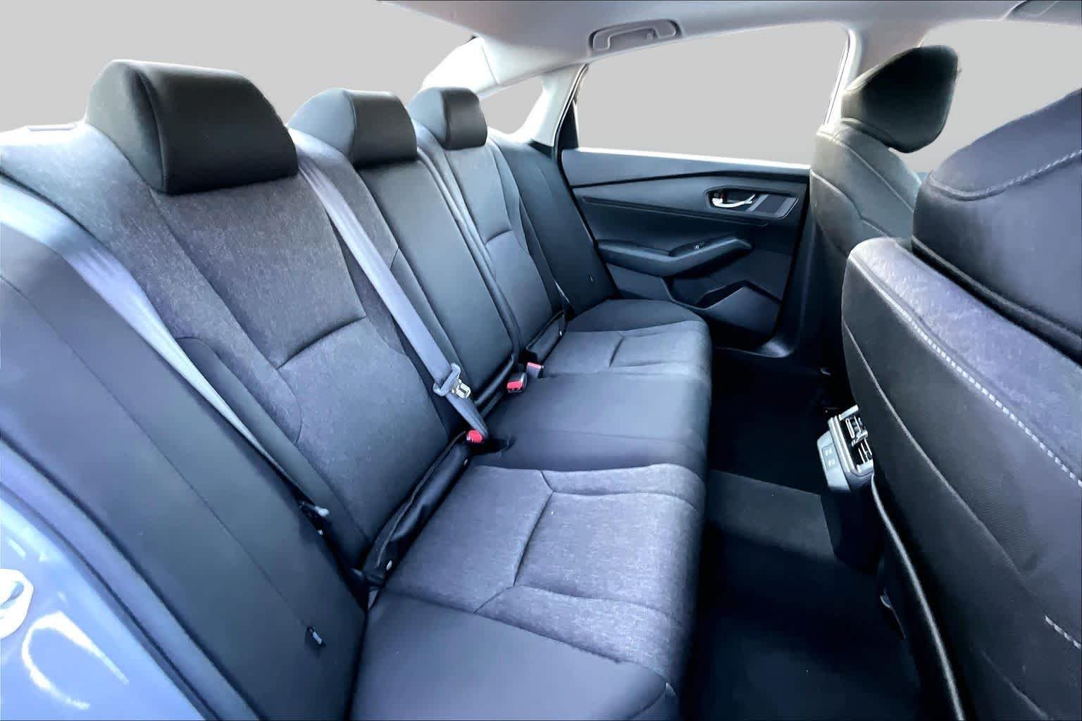 Used 2026 Urban Gray Pearl Honda SE image 21