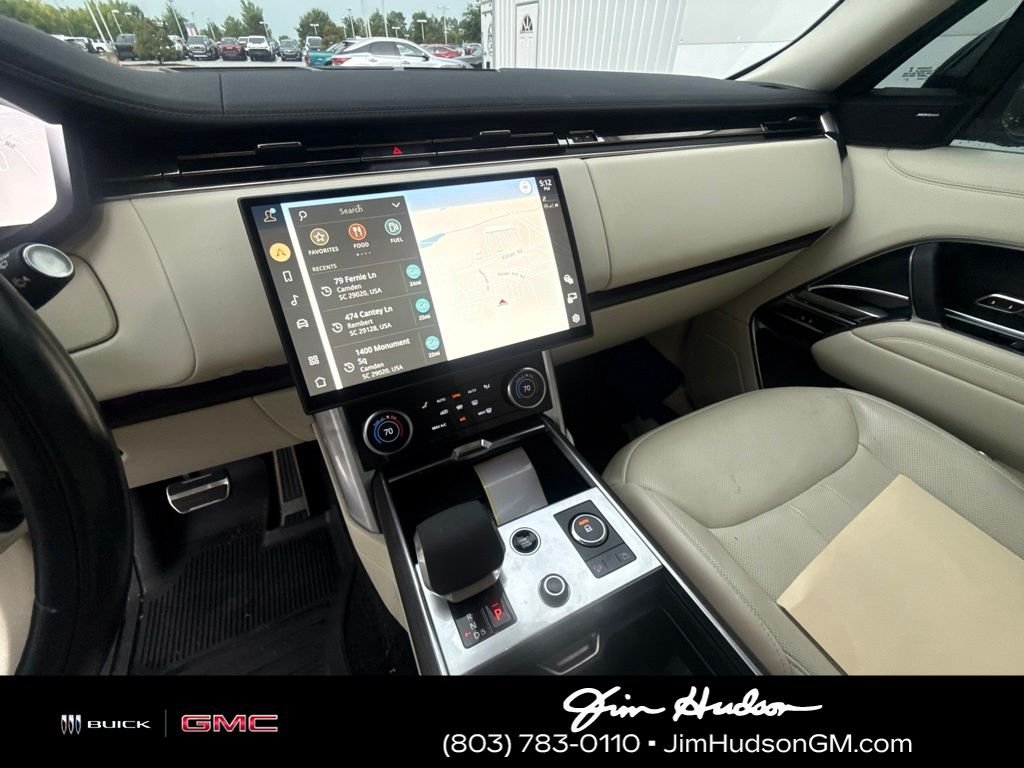 Used 2023 White Land Rover SE image 8