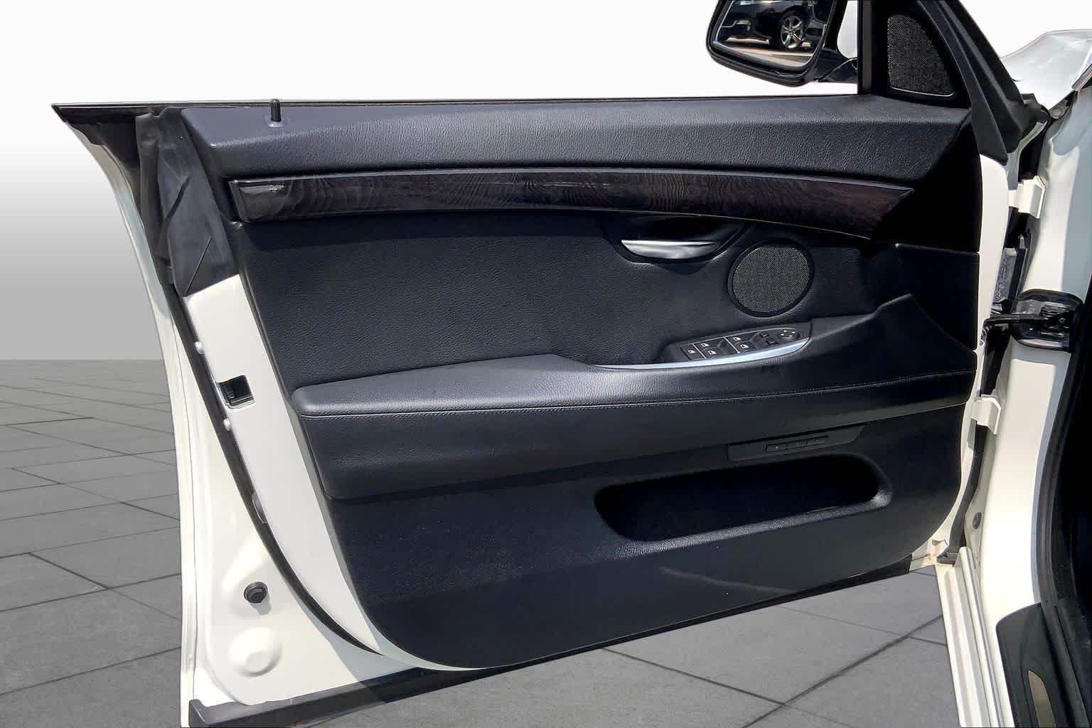 Used 2013 Alpine White BMW 535i image 22